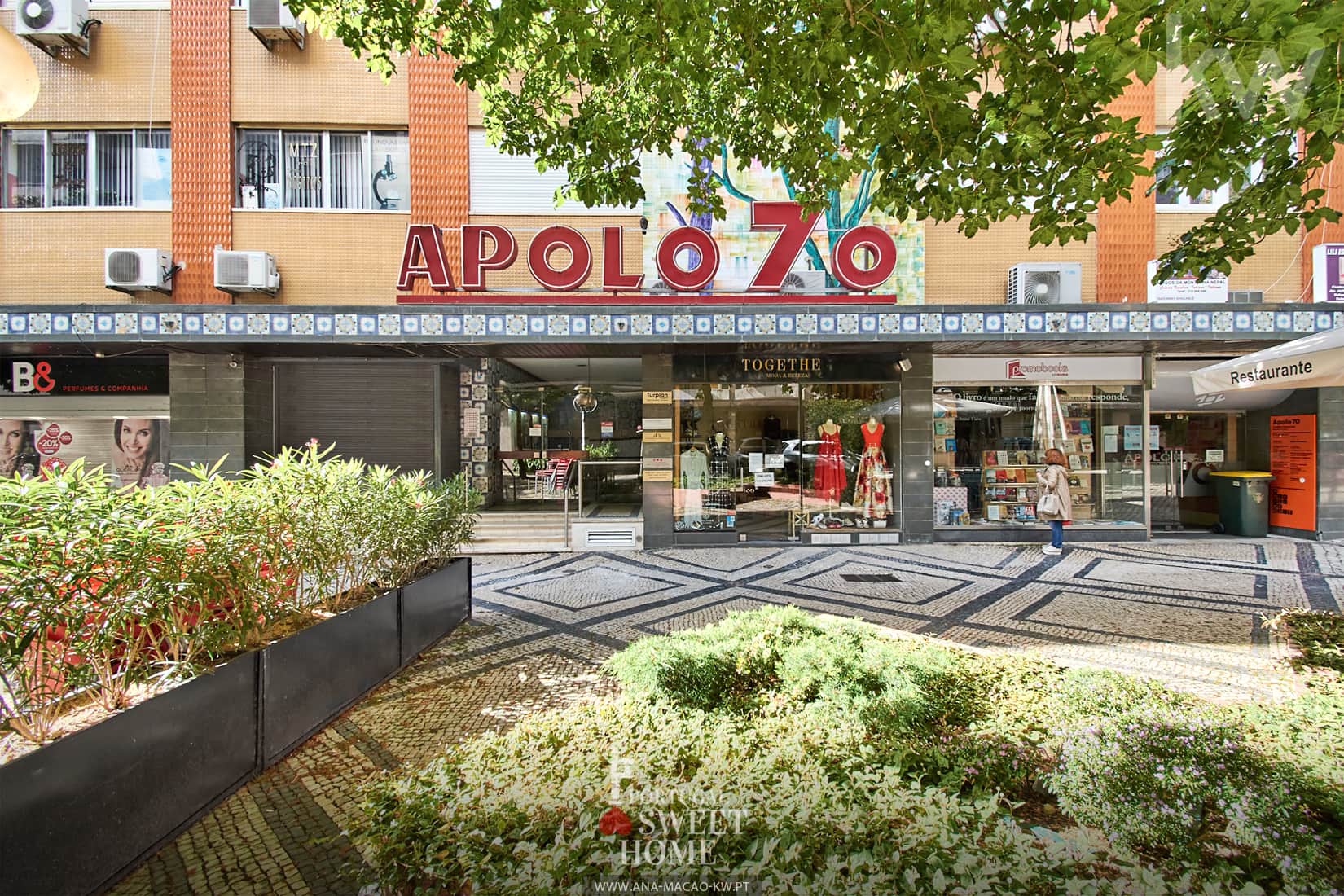 Apolo 70 Shopping Center, in the neighborhood